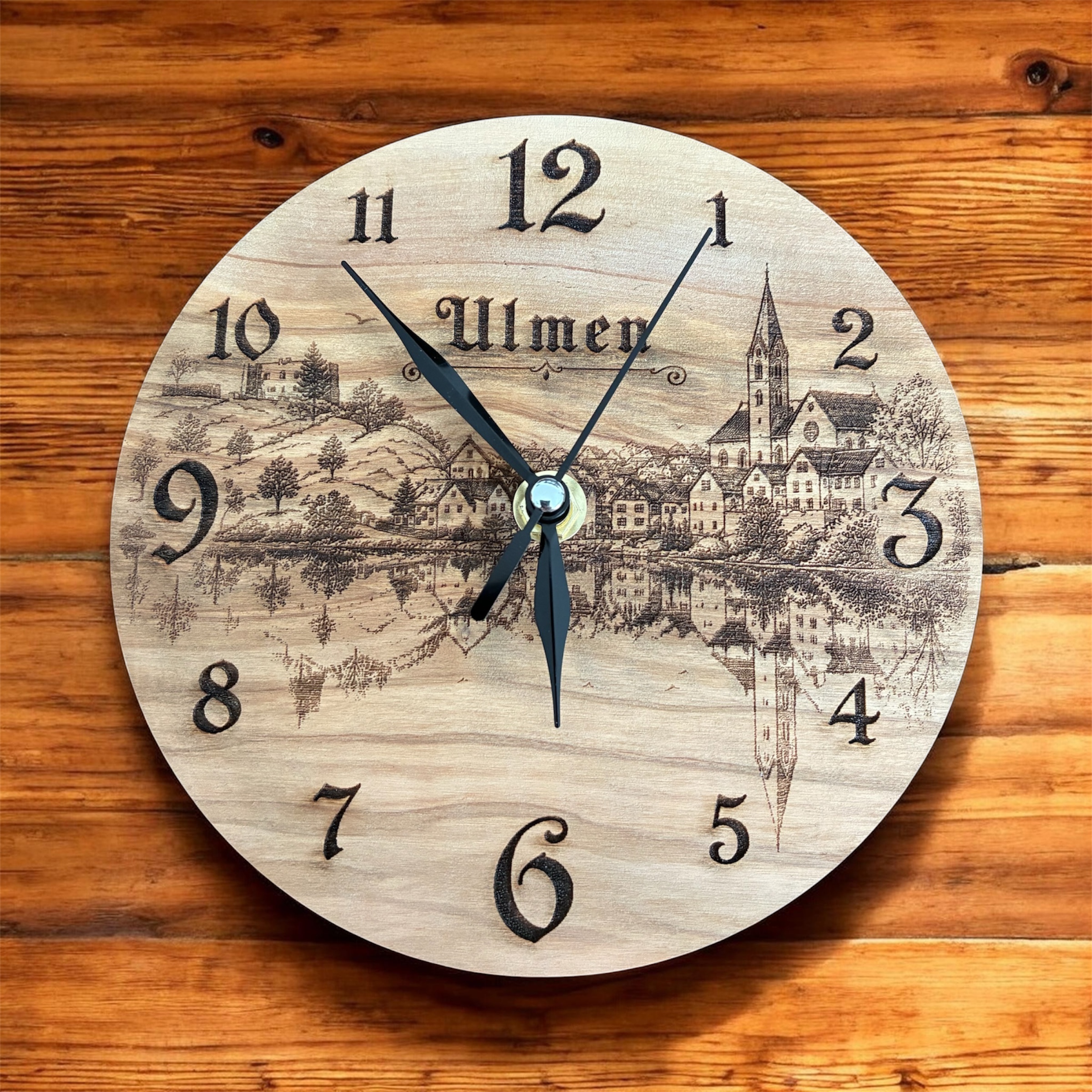 Personalisierte Wanduhren aus Holz